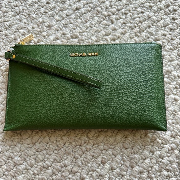 Michael Kors NWT Wristlet - Picture 1 of 5
